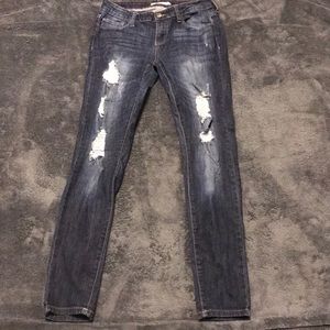 Women’s distressed skinny jeans